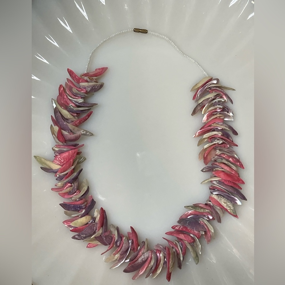 🌴 Iridescent Mother-of-Pearl Shell Necklace – 23” Statement Length